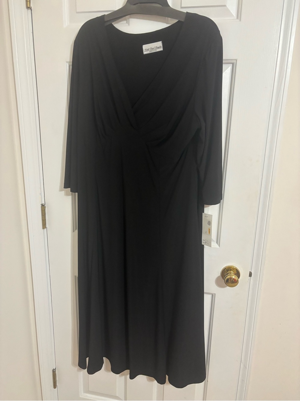Black Long-Sleeve V-Neck Maxi Dress
